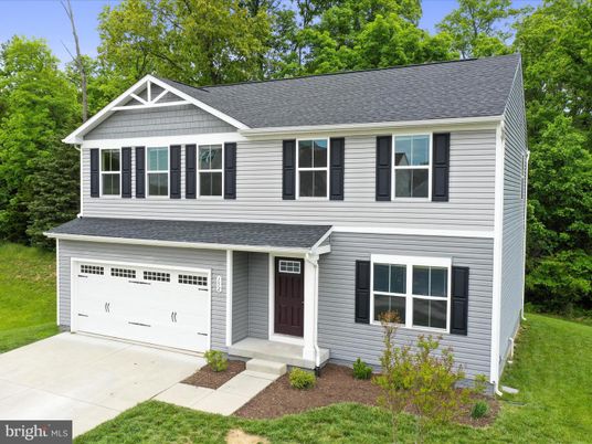 Attached, Exterior, Facade, Raised Ranch