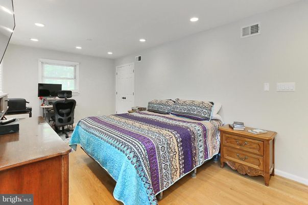 Bedroom, Home Office, Interior, Recessed Lighting, Wood Texture Flooring