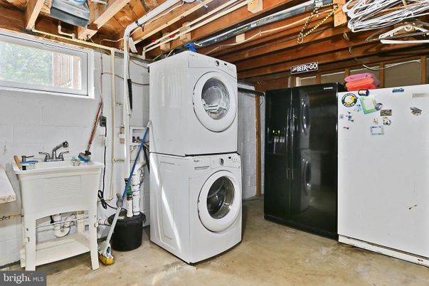 Interior, Utility Closets, Washer, Wooden Beams