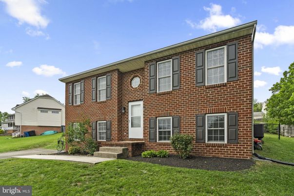 Exterior, Facade, Brick Facade, Georgian