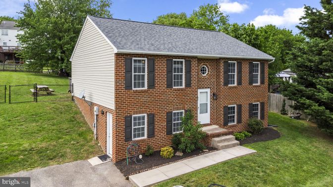 Backyard, Exterior, Facade, Brick Facade, Georgian