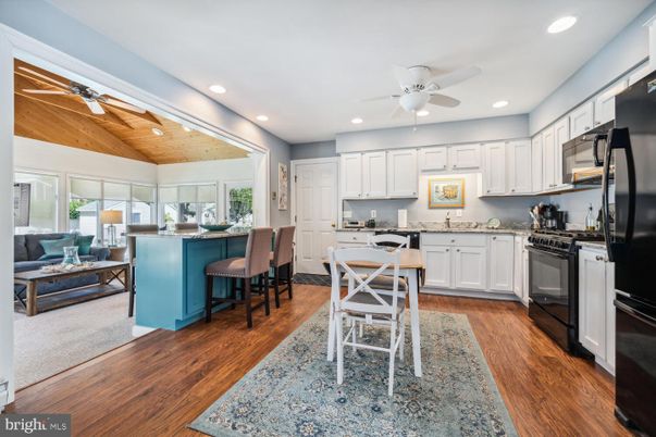Interior, Kitchen, Living room, Recessed Lighting, Wooden Ceilings, Wood Texture Flooring