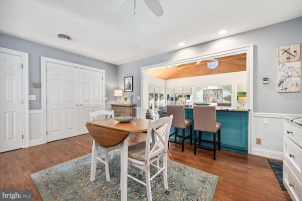 Dining room, Interior, Recessed Lighting, Wood Texture Flooring