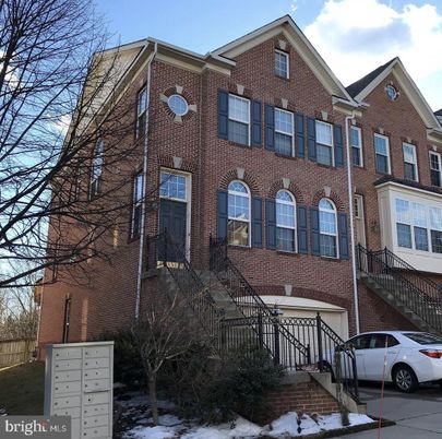 Exterior, Facade, Brick Facade, Rowhouse