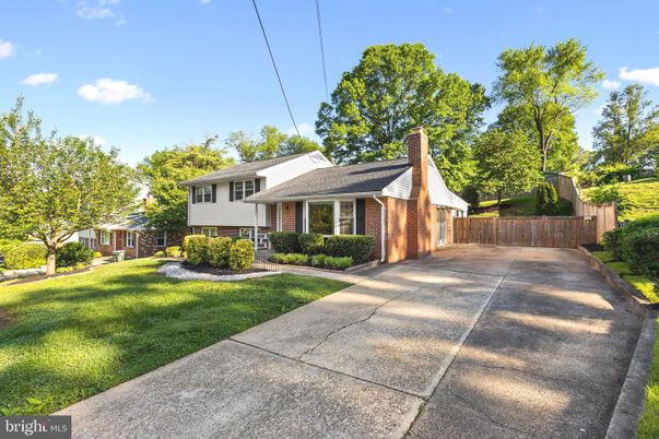 Backyard, Exterior, Facade, Brick Facade, Split Level