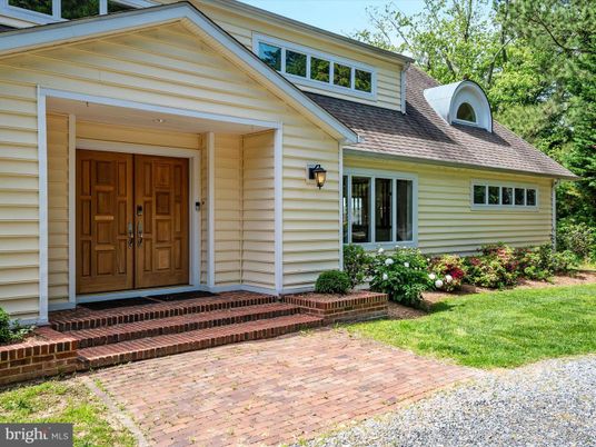 Exterior, Facade, None