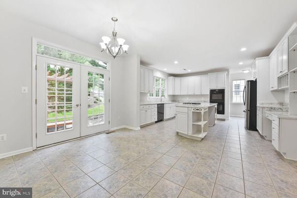 Chandelier, Interior, Kitchen, Recessed Lighting, Stainless Steel Appliances