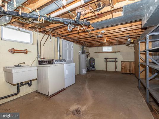Interior, Washer, Wooden Beams