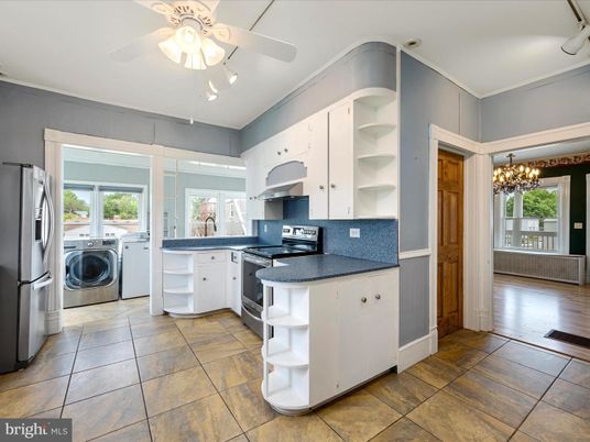 Chandelier, Interior, Kitchen, Washer, Wood Texture Flooring