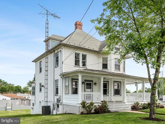 Exterior, Facade, Queen Anne Victorian