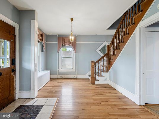 Interior, Pendant Lights, Wood Texture Flooring