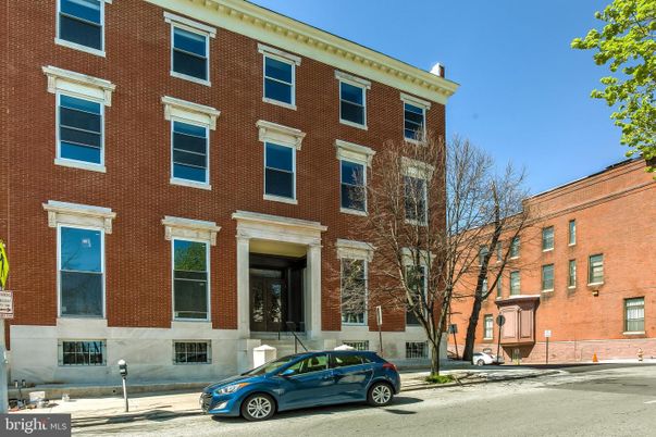 Exterior, Facade, Brick Facade, Rowhouse