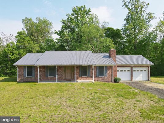 Attached, Exterior, Facade, Brick Facade, Ranch