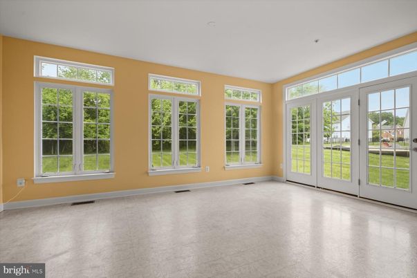 Empty room, Interior
