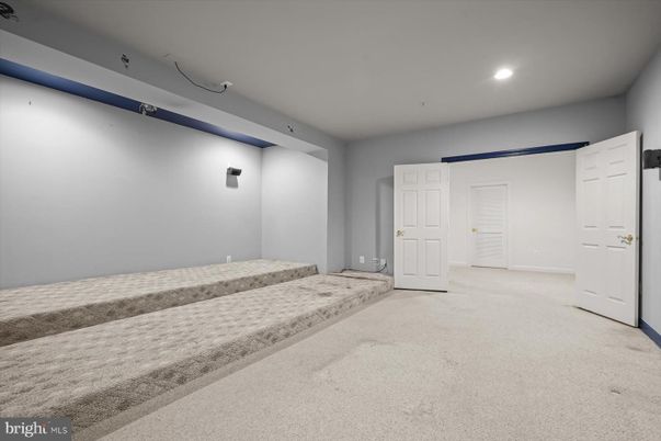 Empty room, Interior, Recessed Lighting