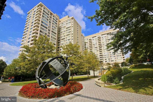 Exterior, Facade, Condo Building