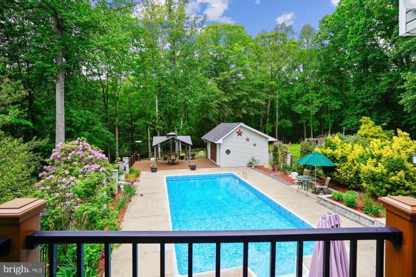 Exterior, Pool
