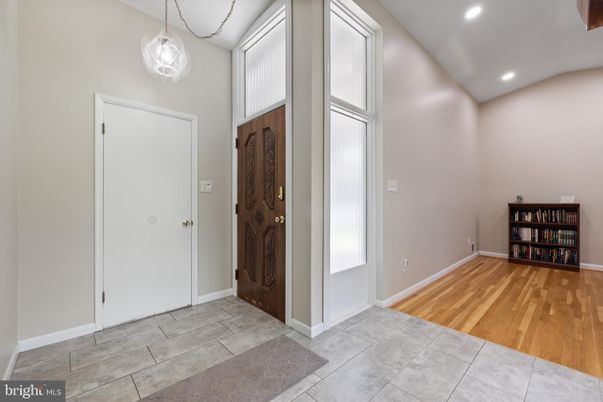 Interior, Pendant Lights, Recessed Lighting, Wood Texture Flooring