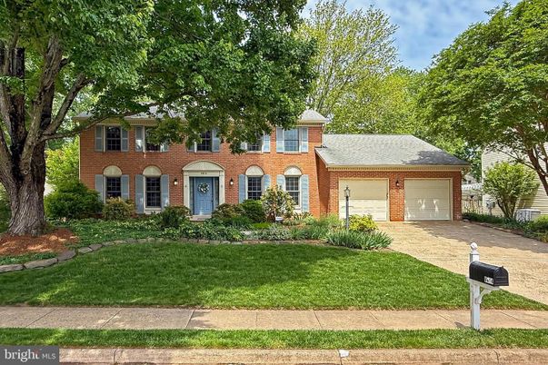 Attached, Exterior, Facade, Brick Facade, Georgian