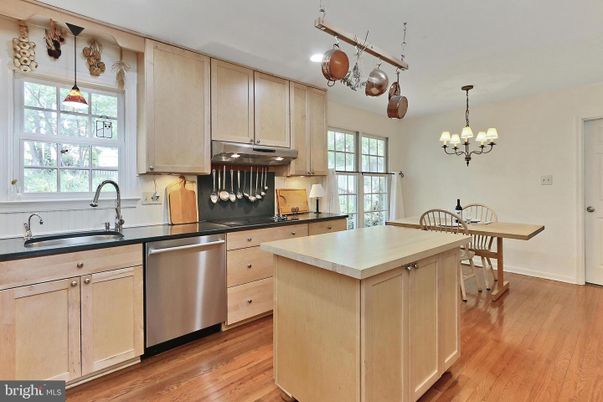 Chandelier, Dining room, Interior, Kitchen, Stainless Steel Appliances, Wood Texture Flooring