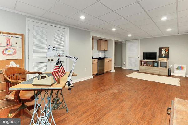 Fitness Equipment, Interior, Recessed Lighting, Wood Texture Flooring