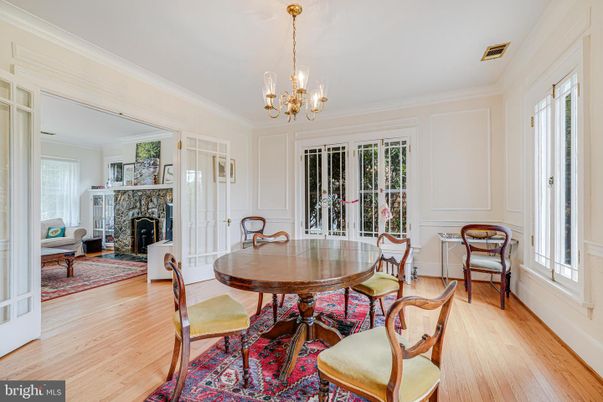 Chandelier, Dining room, Fireplace, Interior, Wood Texture Flooring