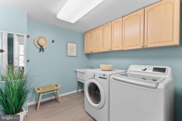 Interior, Washer, Wood Texture Flooring