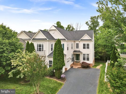 Attached, Exterior, Facade, Farmhouse