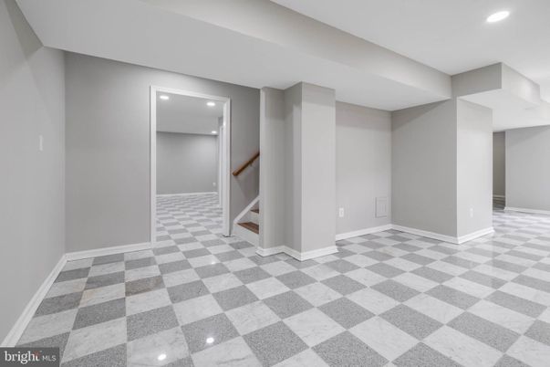 Empty room, Interior, Recessed Lighting