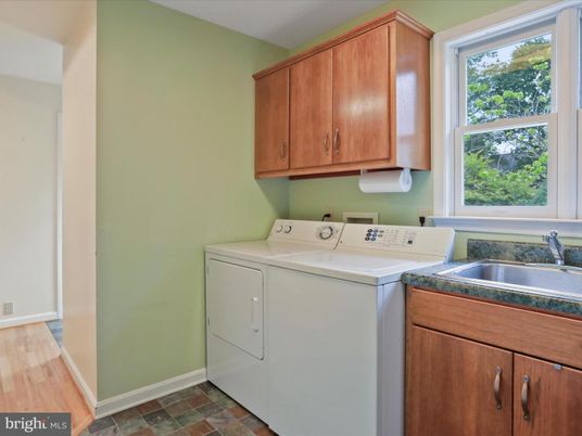Interior, Washer, Wood Texture Flooring