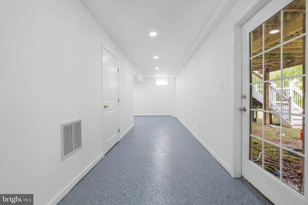 Empty room, Interior, Recessed Lighting