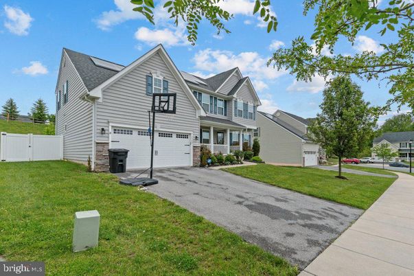 Attached, Exterior, Facade, Farmhouse