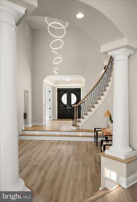 Interior, Pendant Lights, Recessed Lighting, Wood Texture Flooring