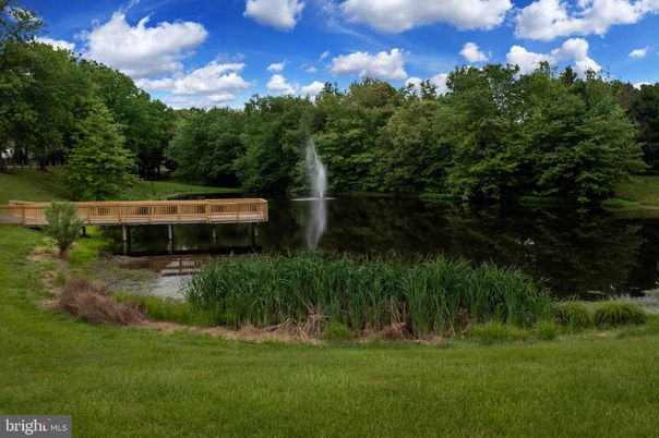 Exterior, Lake