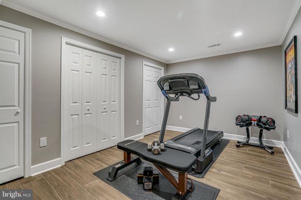 Fitness Equipment, Interior, Recessed Lighting, Wood Texture Flooring
