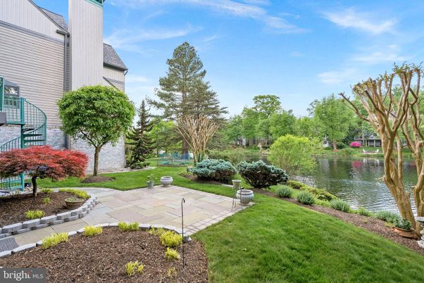 Exterior, Lake