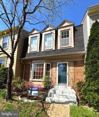 Exterior, Facade, Brick Facade, Cape Cod