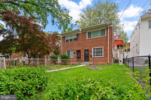Backyard, Exterior, Facade, Brick Facade, Georgian