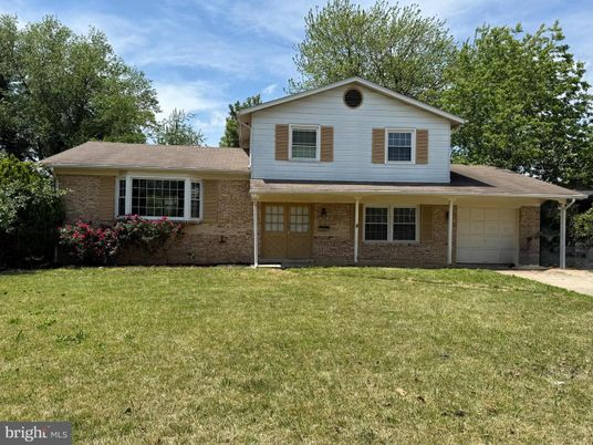 Attached, Exterior, Facade, Brick Facade, Split Level