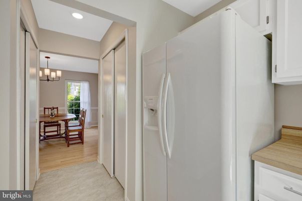 Chandelier, Dining room, Interior, Pendant Lights, Recessed Lighting, Wood Texture Flooring