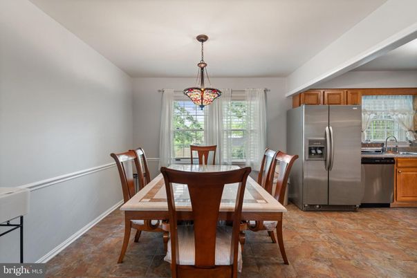 Dining room, Interior, Kitchen, Pendant Lights, Stainless Steel Appliances
