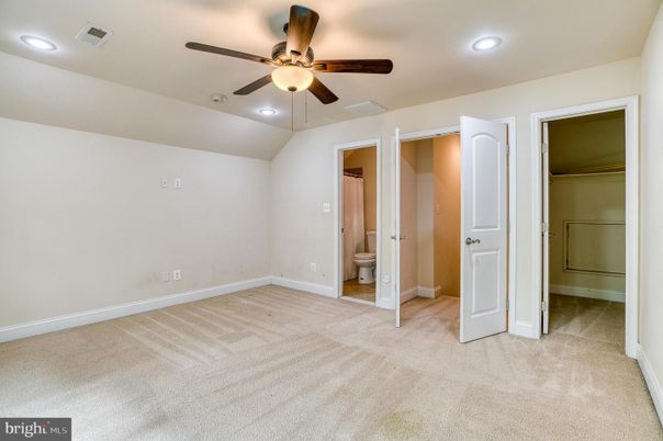 Bathroom, Empty room, Interior, Recessed Lighting
