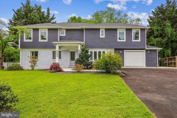 Attached, Exterior, Facade, Raised Ranch