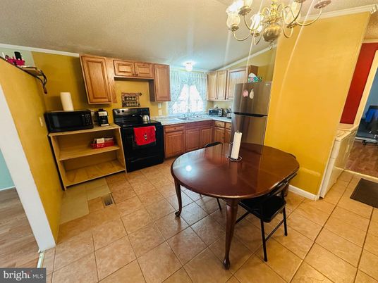 Chandelier, Dining room, Interior, Kitchen