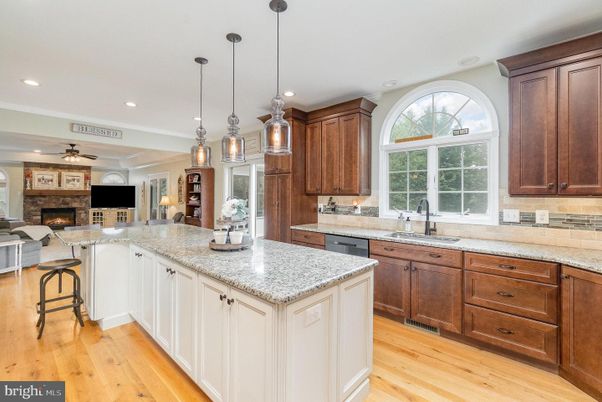 Fireplace, Interior, Kitchen, Pendant Lights, Recessed Lighting, Wood Texture Flooring