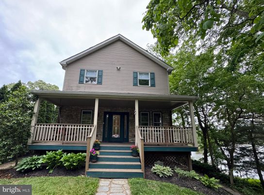Exterior, Facade, Queen Anne Victorian