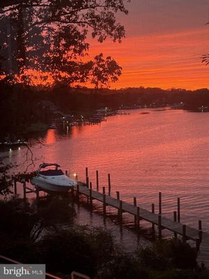 Exterior, Lake