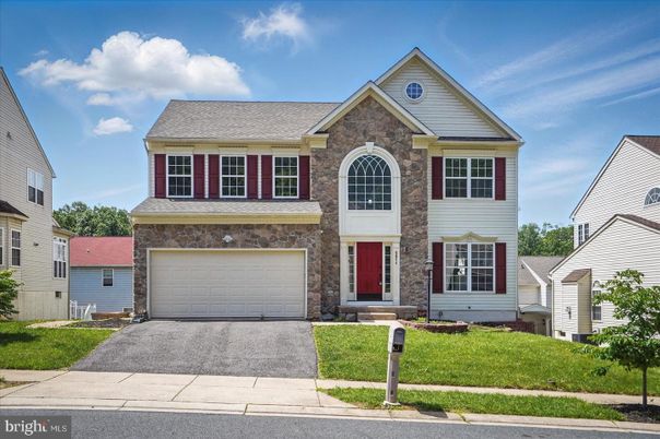 Attached, Exterior, Facade, Brick Traditional