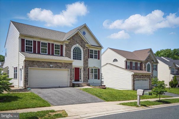 Attached, Exterior, Facade, Farmhouse