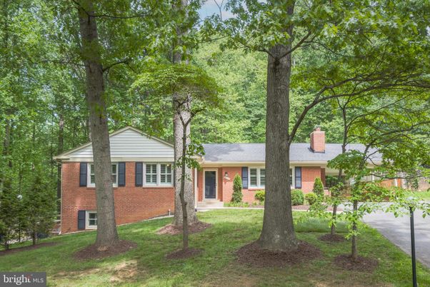 Exterior, Facade, Brick Facade, Ranch